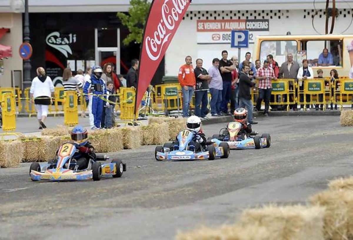Exhibición de karts celebrada en el recinto de la estación de autobuses.