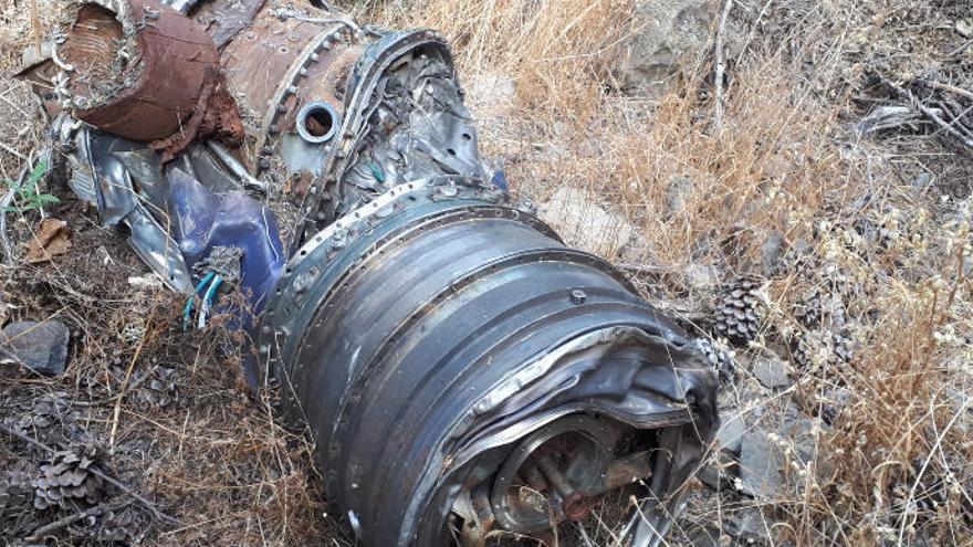 Restos de la turbina del avión siniestrado en el lugar del hallazgo.