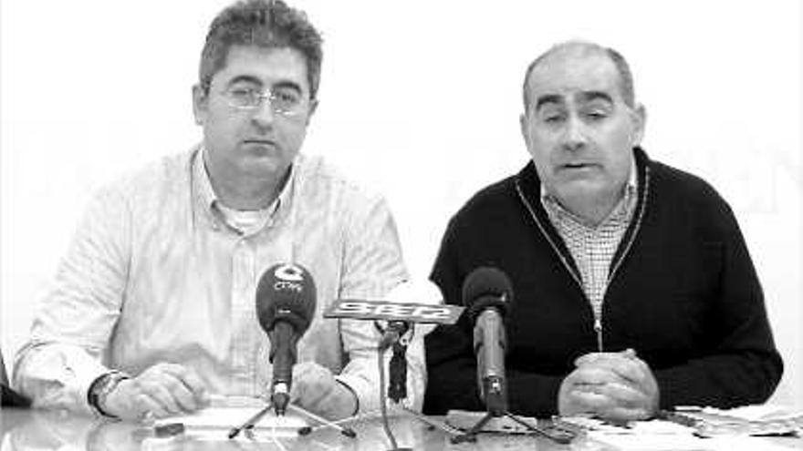 sindicalistas. José Vicente Ojeda y Francisco Caballero, durante su comparecencia de ayer.