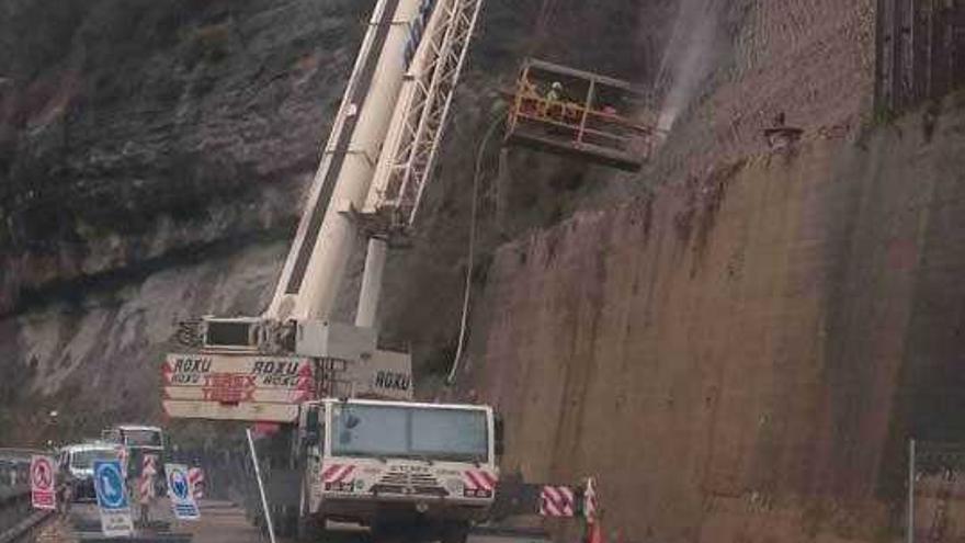 Comienzan las obras de perforación en el argayón de Parres