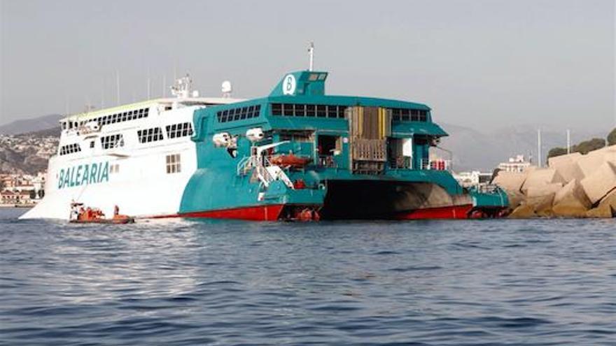 Nach Havarie der Mallorca-Fähre: Reederei pumpt Treibstoff ab