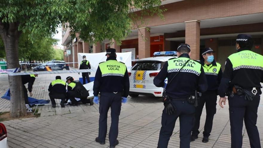 Un hombre de 70 años fallece al precipitarse desde un balcón en Badajoz