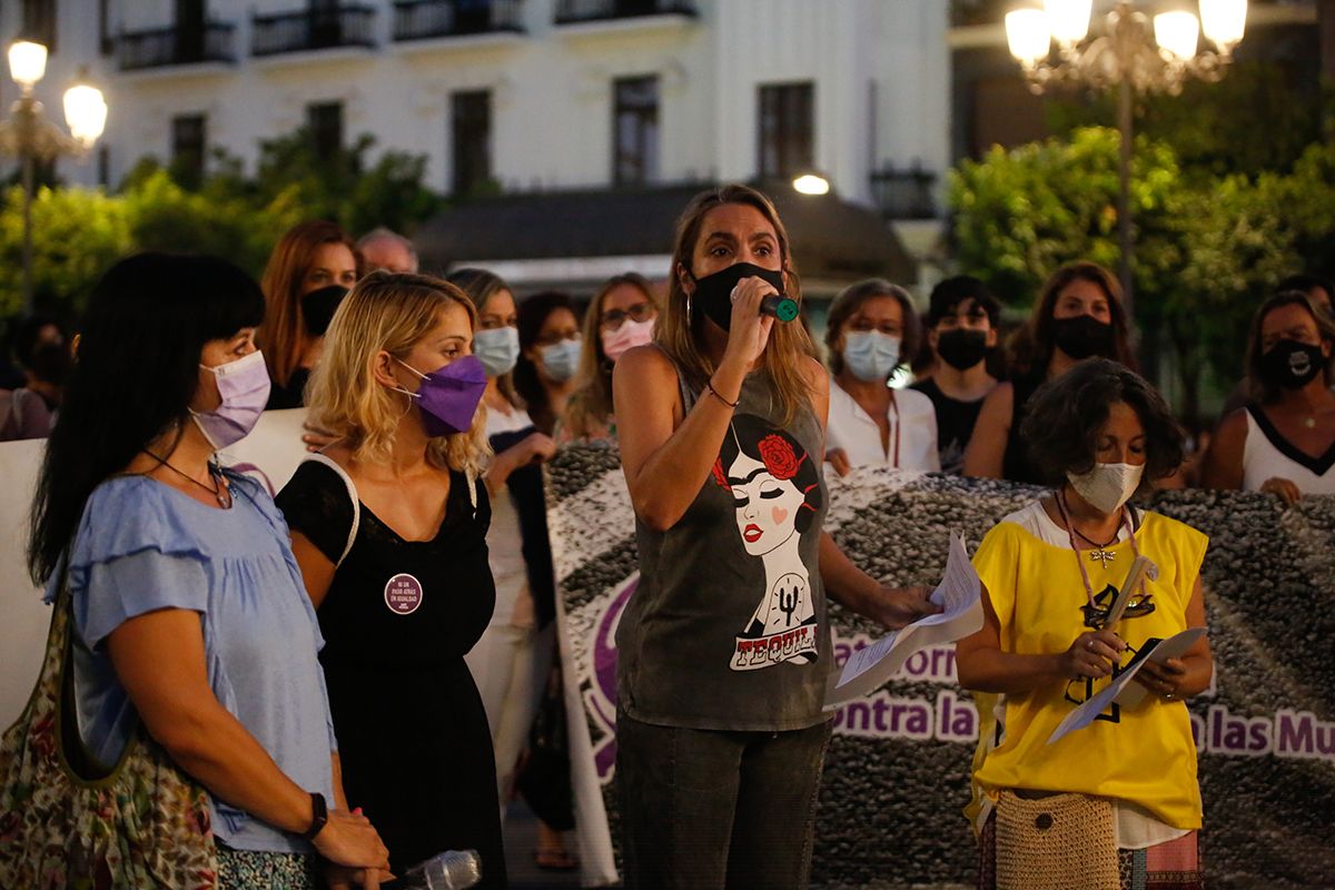 Centenares de personas claman en Córdoba por los derechos de las mujeres afganas