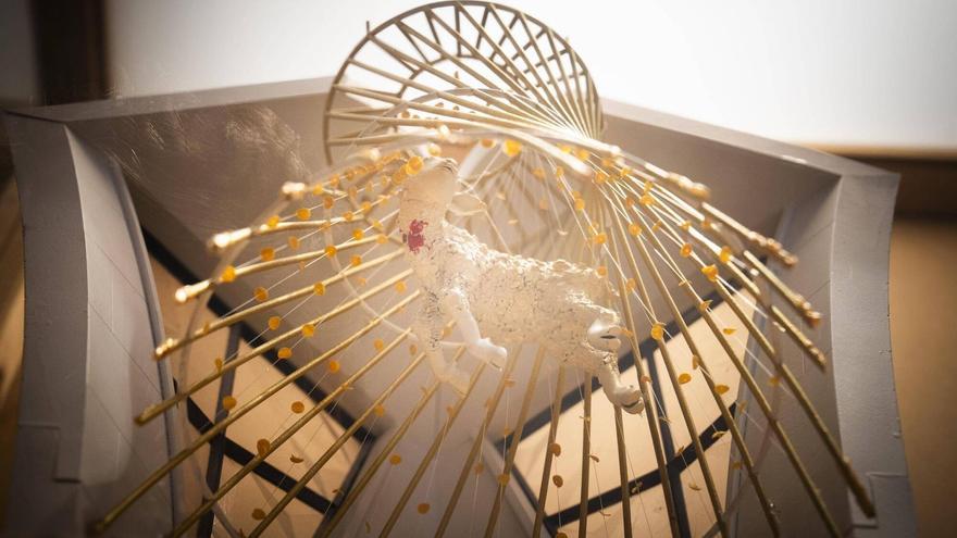 La escultura del Cordero obra del italiano Andrea Mastrovito, que irá en el interior de la cruz de la torre de Jesús de la Sagrada Familia.