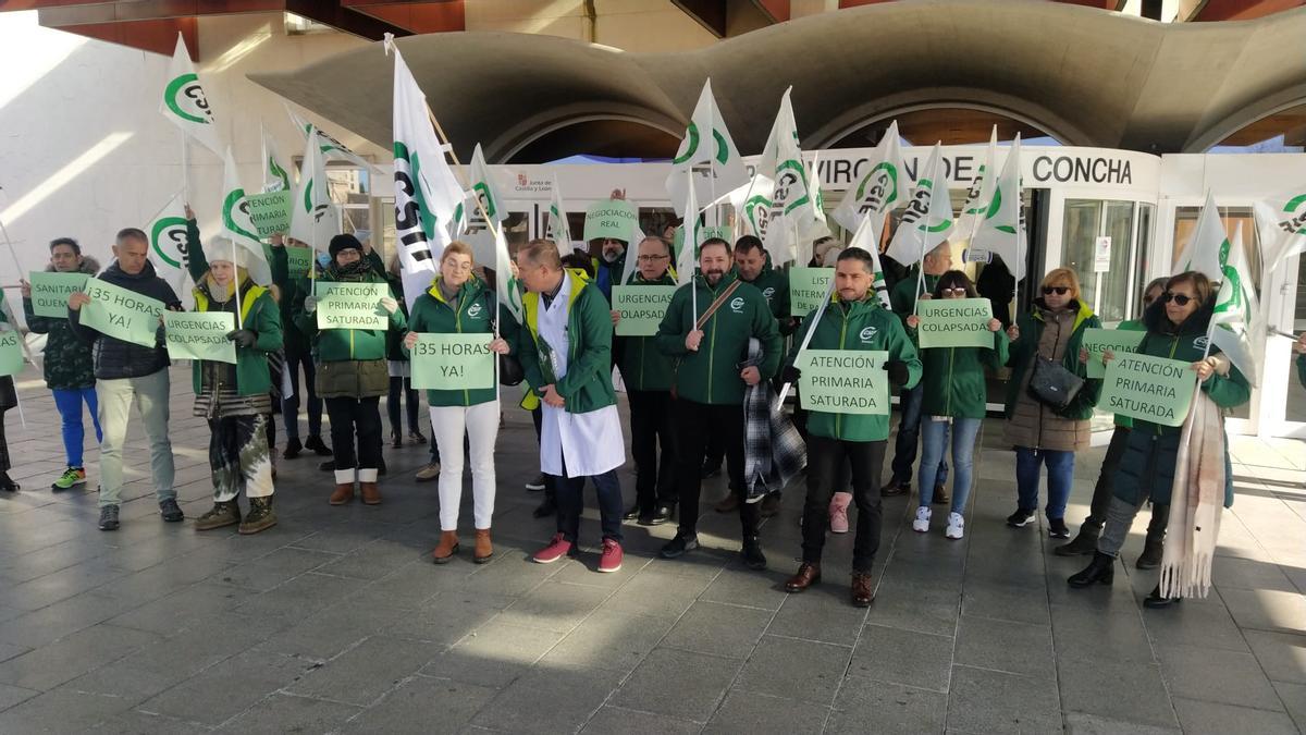 Concentración de CSIF frente al hospital Virgen de la Concha de Zamora