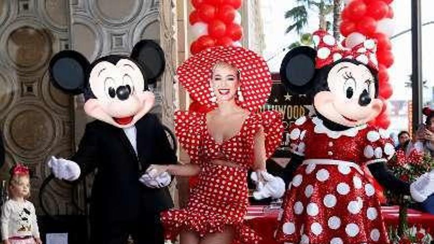 Mickey y Minnie con Kate Perry.