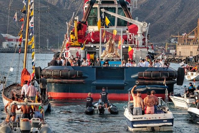 Embarcación de la Virgen del Carmen en el Puerto de Santa Cruz de Tenerife, julio 2022