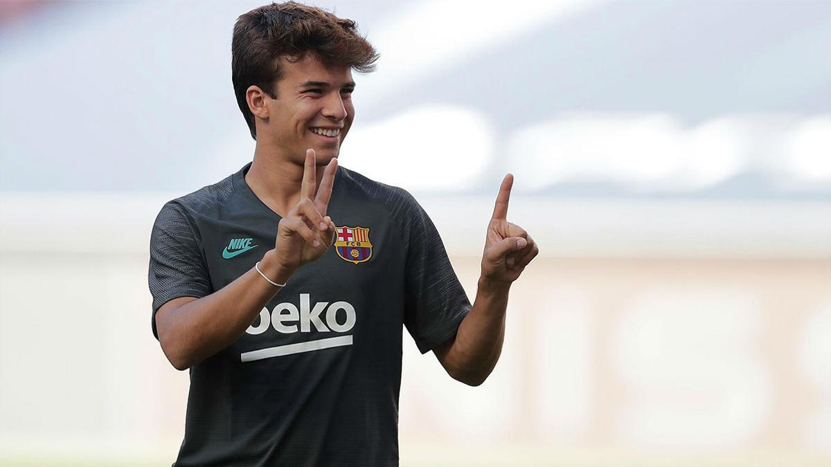 Riqui Puig celebra su cumpleaños entre collejas