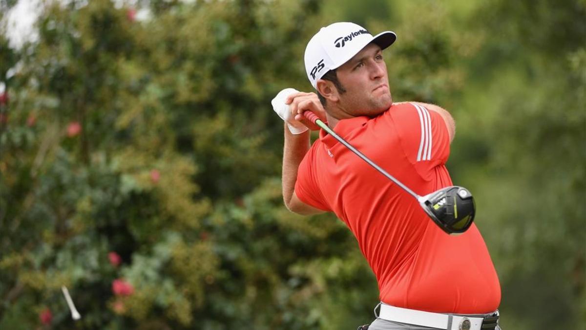 Jon Rahm, durante un golpe en la última jornada del PGA Championship