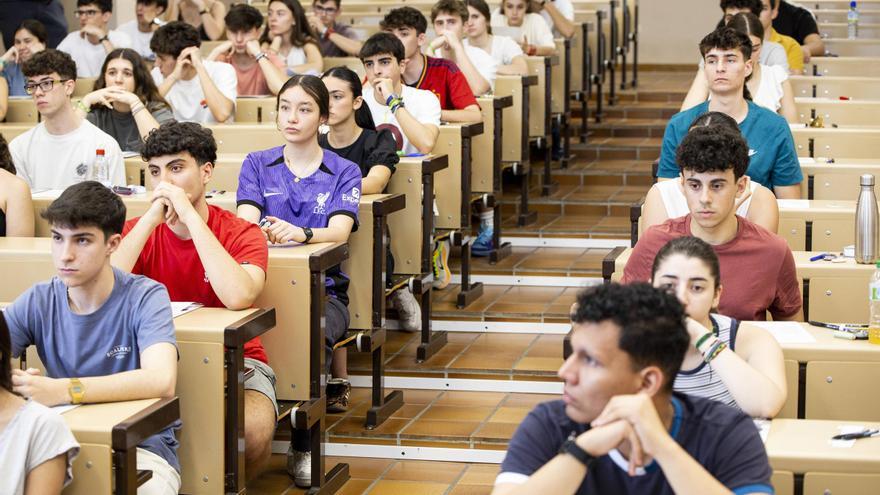 El dilema del primer examen de la EBAU: el desperdicio de alimentos o la semiótica nuclear