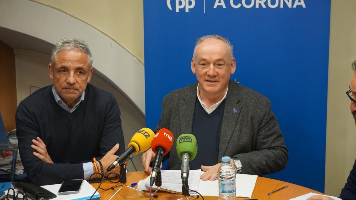 Miguel Lorenzo, durante la presentación de la moción.