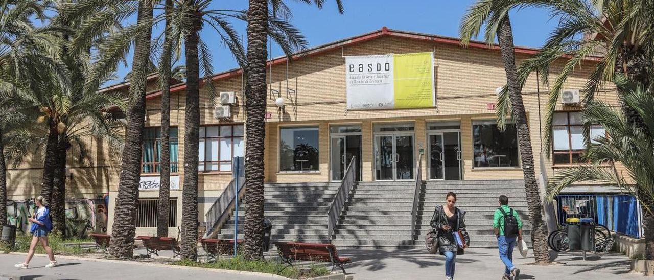 Escuela de Arte y Superior de Diseño de Orihuela, en pleno Palmeral, en la avenida Doctor García Rogel