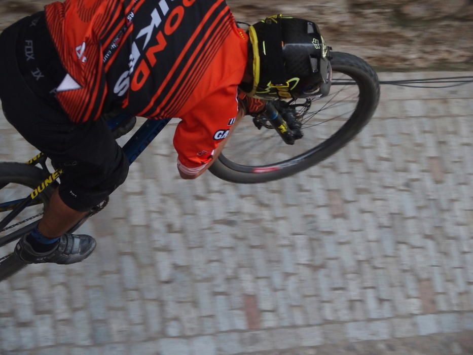 Un moment de l''Urban Downhill Show a la Pujada Sant Domènec