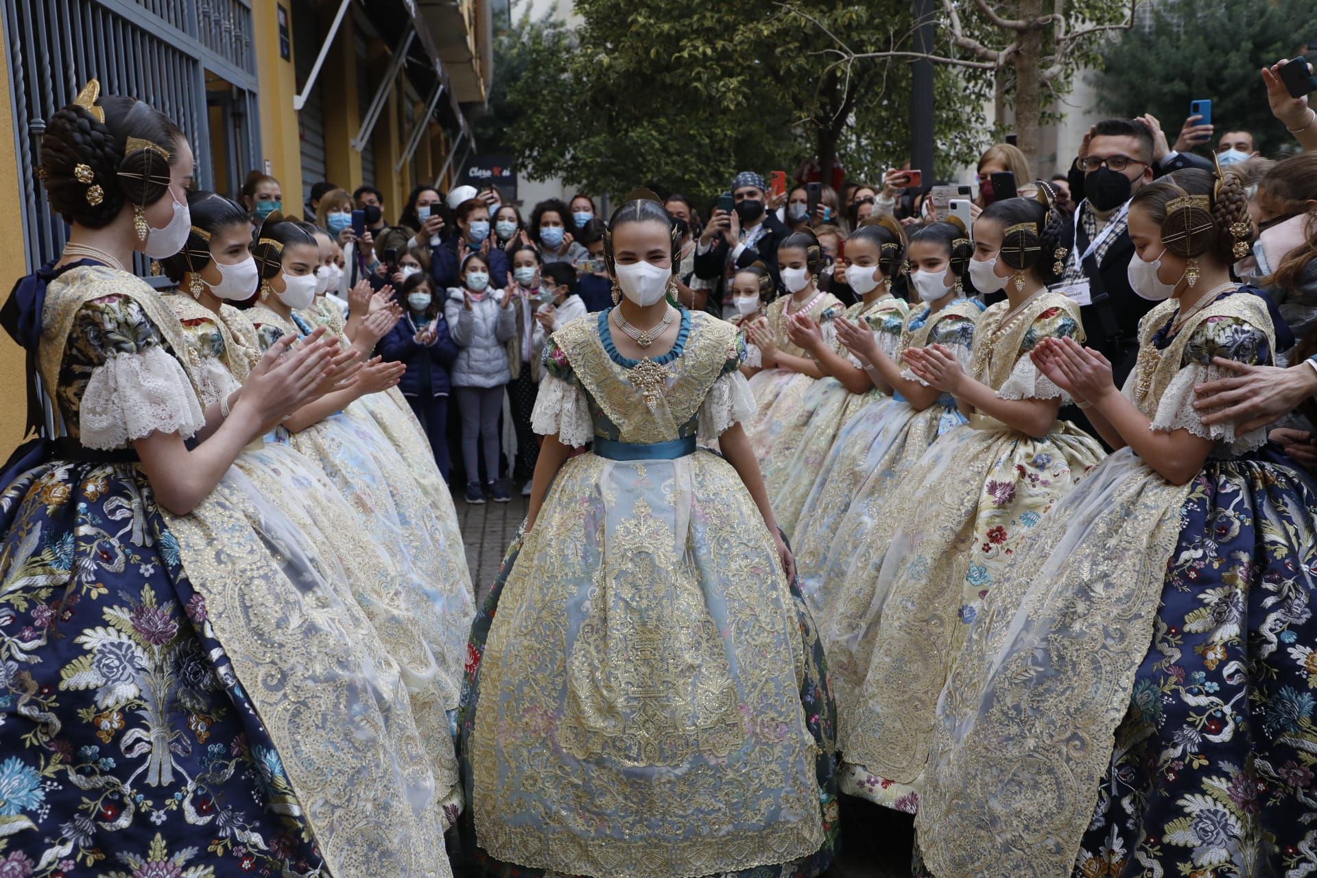 Así es el espolín de la Fallera Mayor Infantil de València