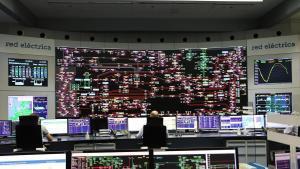 Els ‘costos invisibles’ de la llum es disparen un 50% i superen ja els 2.100 milions aquest any: les elèctriques i la gran indústria assenyalen Red Eléctrica