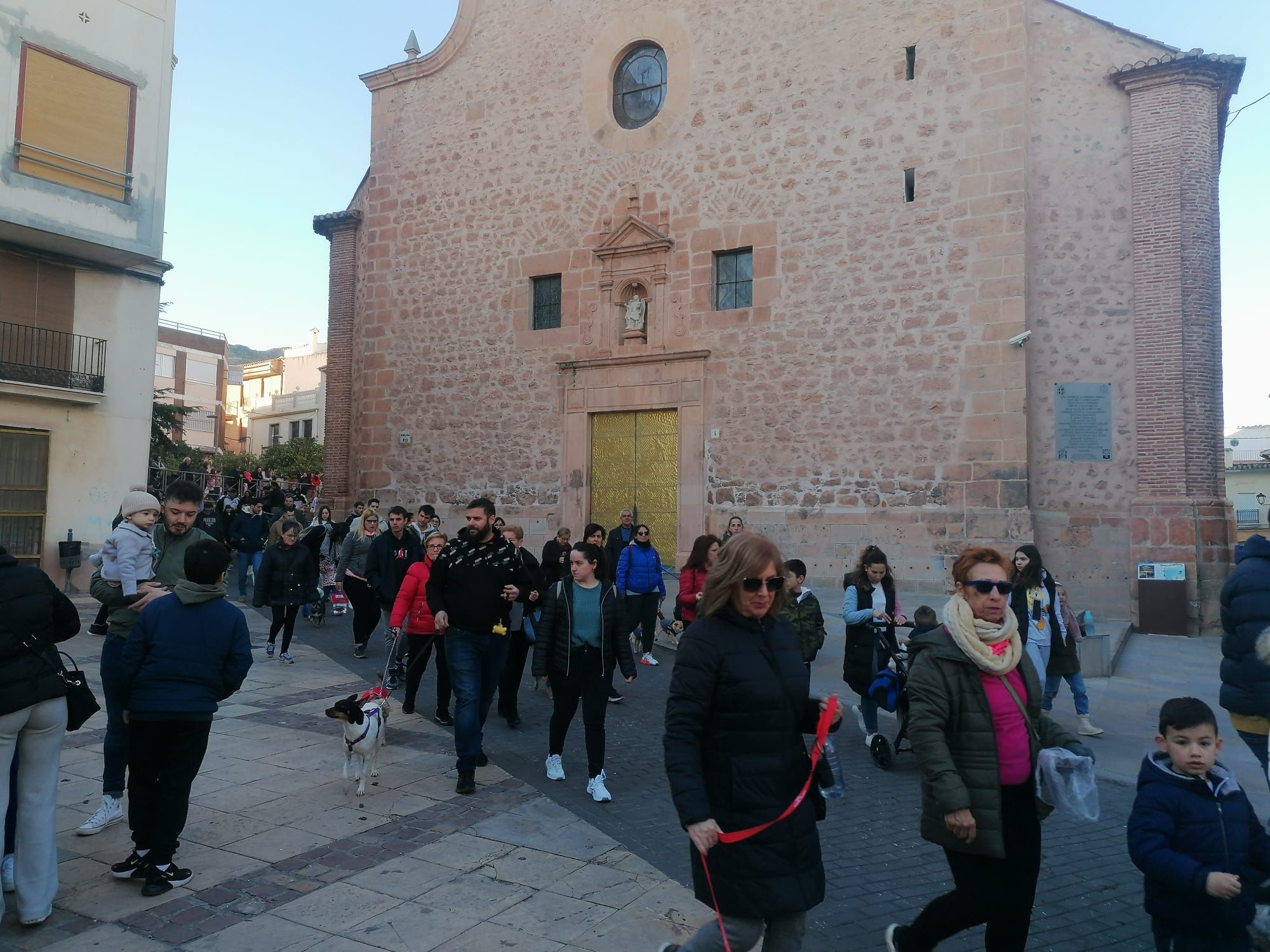 La Vall recupera su multitudinario pasacalle de Sant Antoni