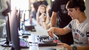 La FP diversifica la seva oferta de títols, amb propostes com el Tècnic en Vídeo i So.