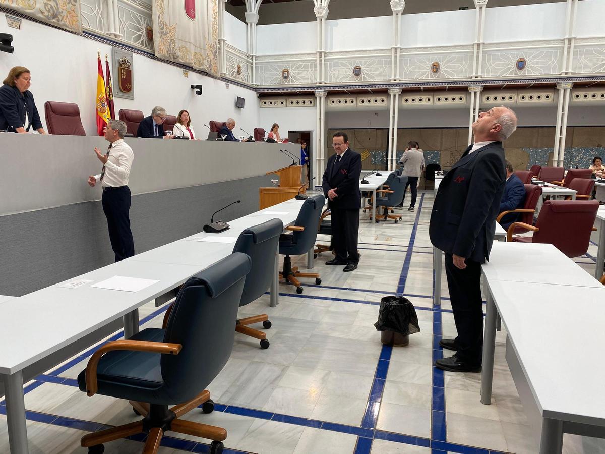 El Pleno se retrasó por culpa de las goteras que provocaron las fuertes lluvias.