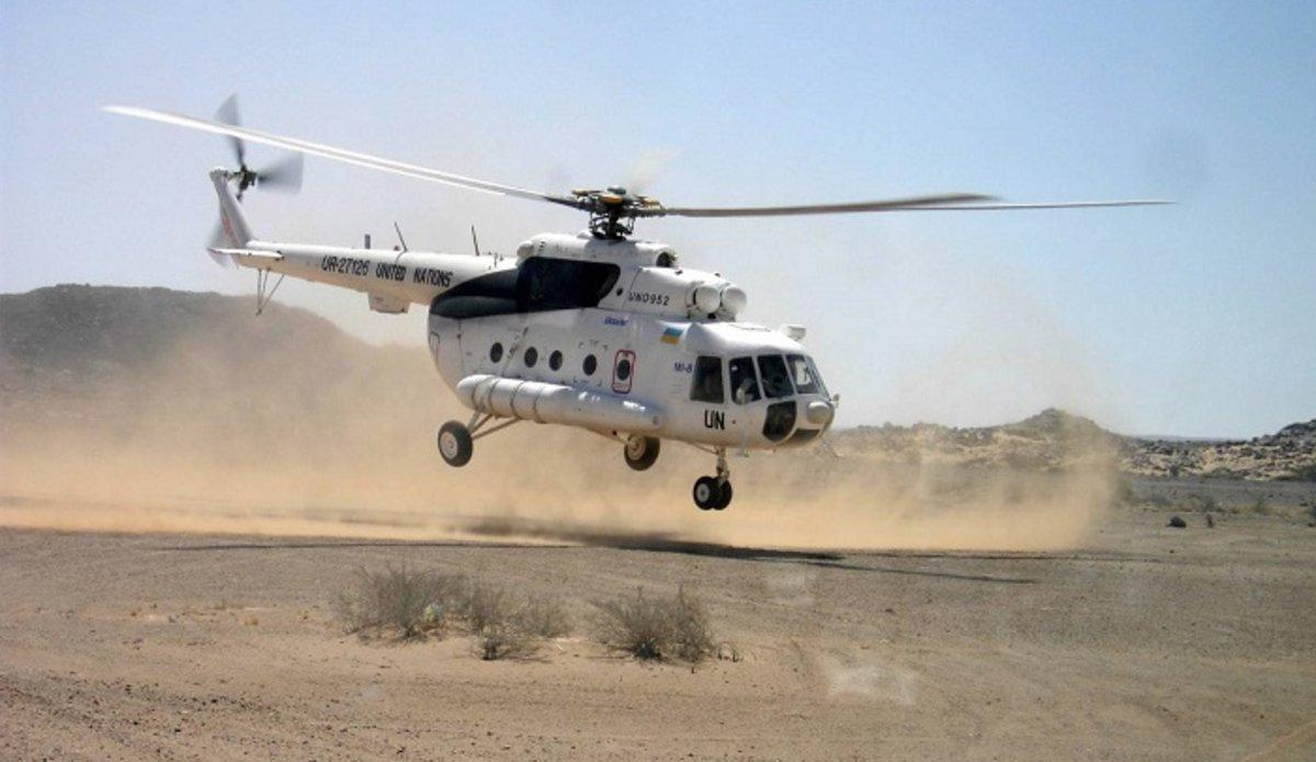 Uno de los helicópteros de la Misión de Naciones Unidas para el Referéndum del Sáhara Occidental (Minurso) en la zona de conflicto.