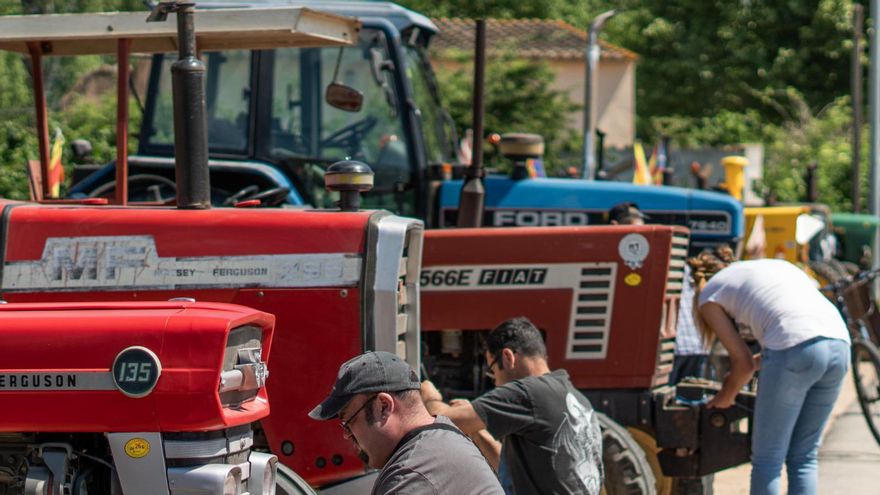 Vidreres celebra la 12a edició de la Festa de les Flors i la Fira dels Tractoristes