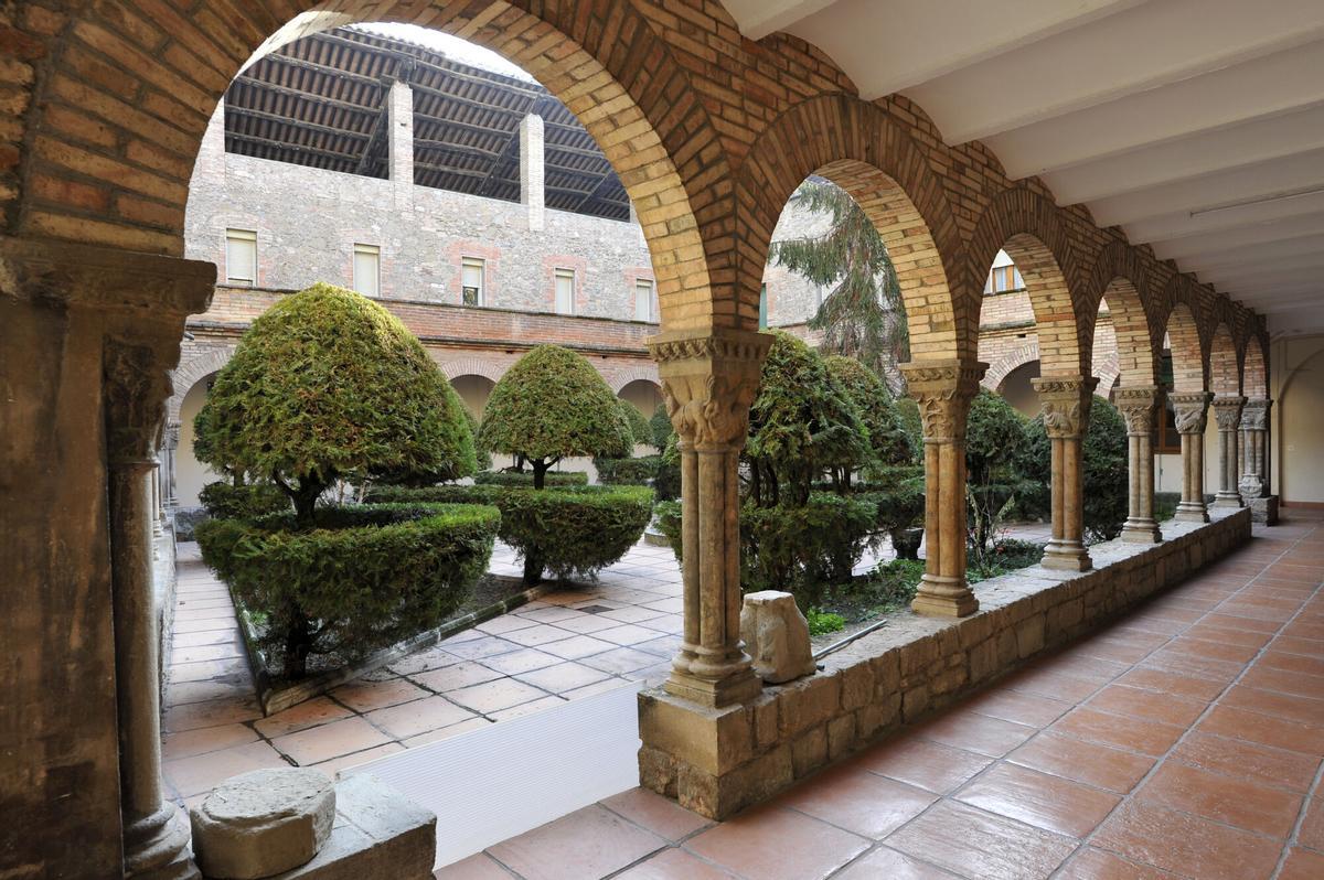 ‘Reportatge revista convent monges caputxines del carrer Talamanca de Manresa’. Reportatge revista convent monges caputxines del carrer Talamanca de Manresa