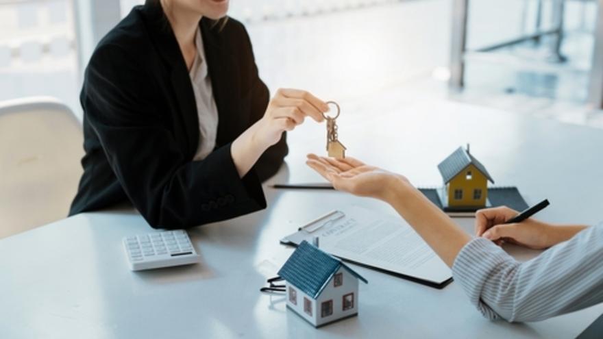 Servicios esenciales para la compraventa de vivienda en Cáceres: asesoramiento, búsqueda de hipoteca y el respaldo de una agencia inmobiliaria comprometida y confiable