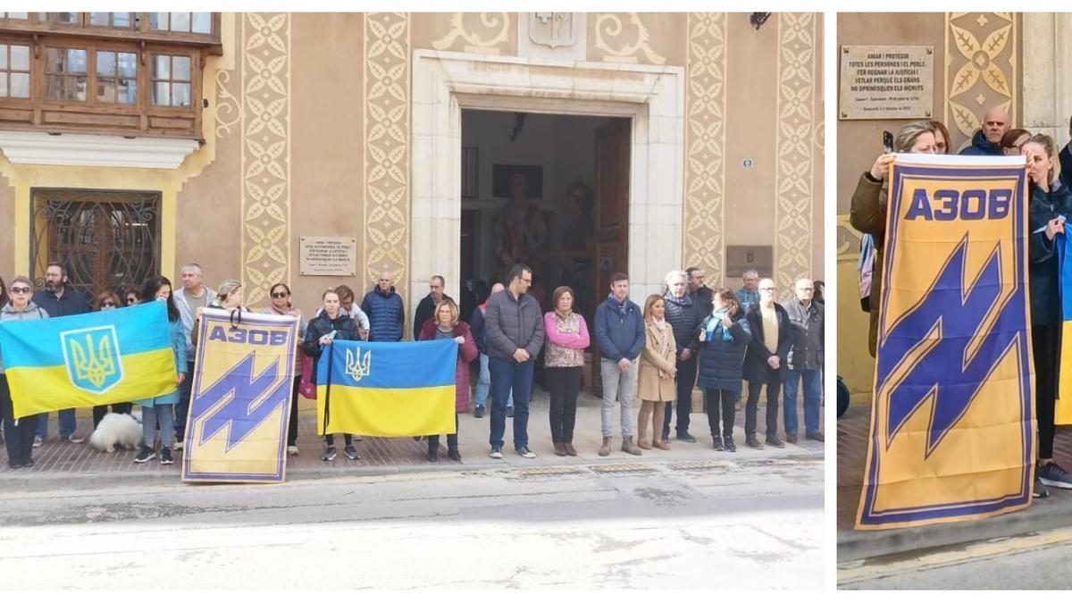 Foto de familia de la concentración silenciosa delante del ayuntamiento de Benicarló. A la derecha, la polémica bandera.