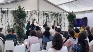 Delia Santana, Aarón Gómez, Carlos Pedrós y Carmen Cabeza protagonizan una mesa redonda sobre humor en la Feria del Libro
