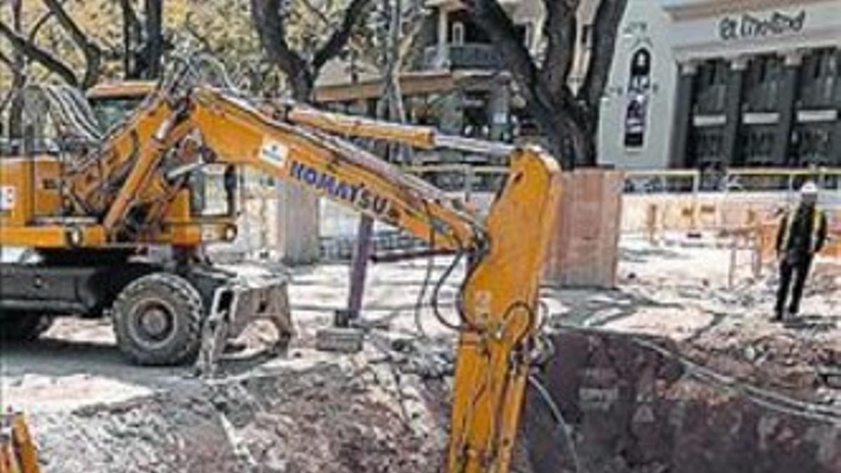 Obras en el Paral·lel,en el tramo entre Urgelly Comte Borrell.