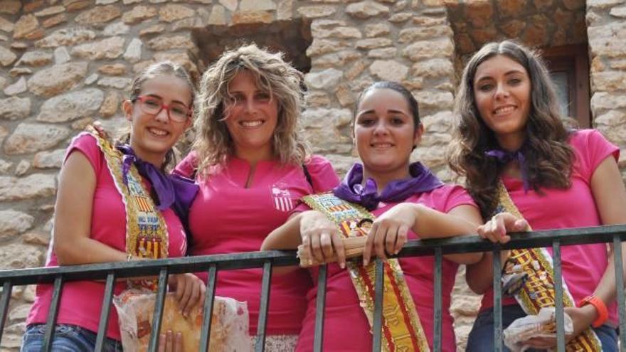 Limpio encierro de los toros de la Palmosilla en el arranque festero de Vall d&#039;Alba