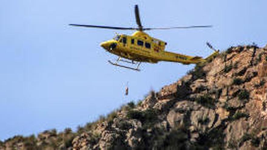 Rescatan en helicóptero a una mujer de 75 años herida en la Rambla Salada