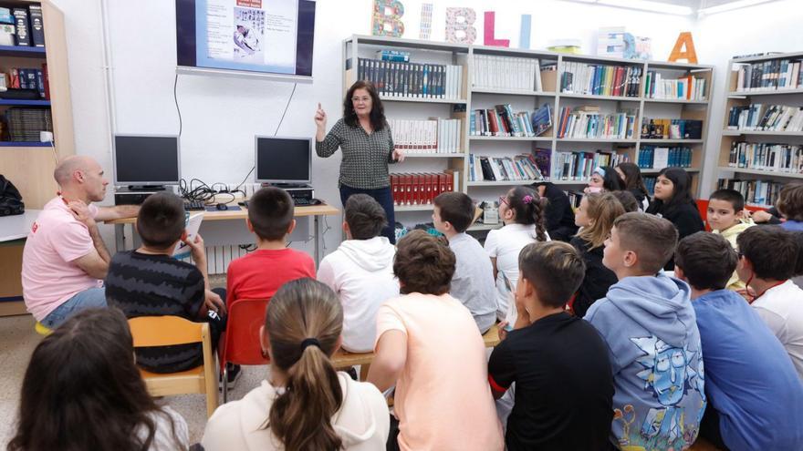 Un acto de la Semana de la cultura ibicenca en la biblioteca del colegio Can Misses, en 2022. | J.A.RIERA