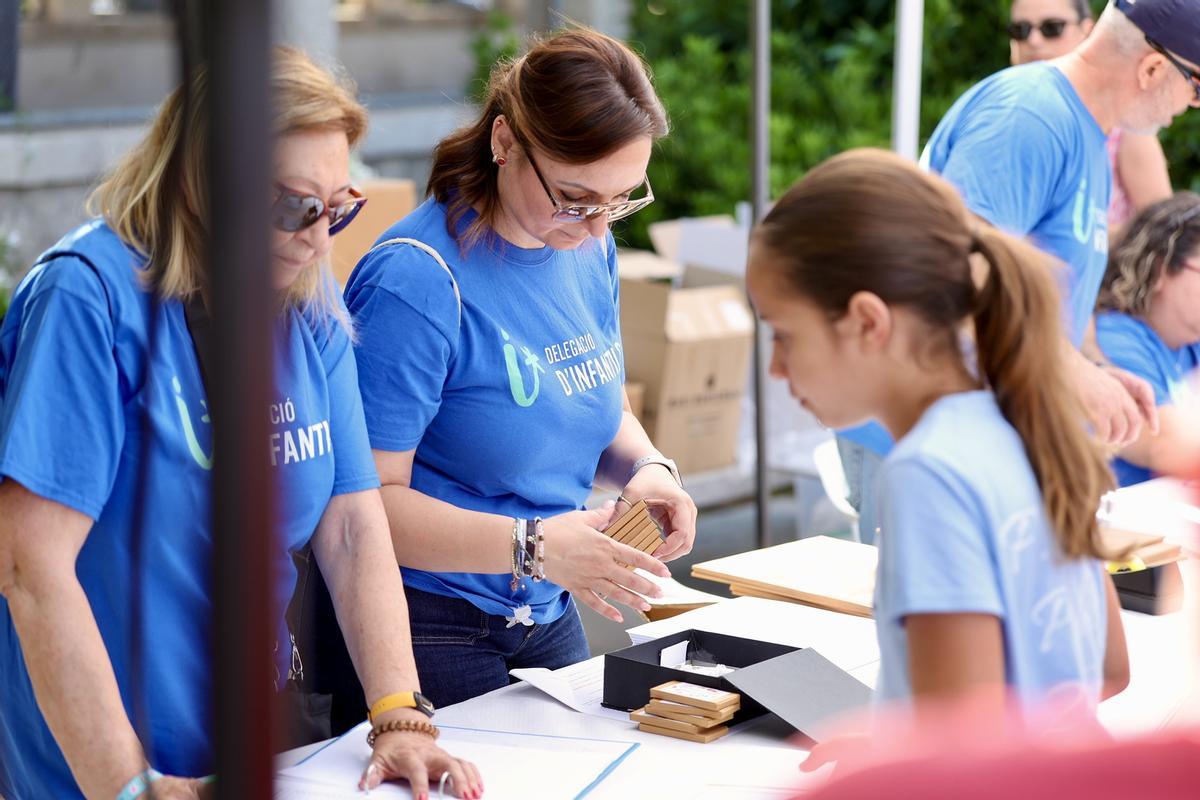 La fiesta de los falleros infantiles con el concurso de dibujo de la JCF