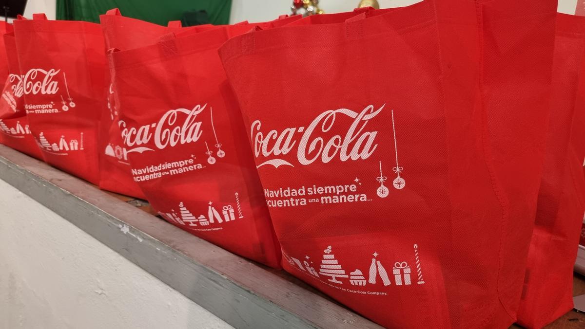 Tenerife, Coca-Cola ha repartido 800 comidas en colaboración con la Asociación de Empresarios Zona Centro Santa Cruz de Tenerife y Catering Lucas Gamonal