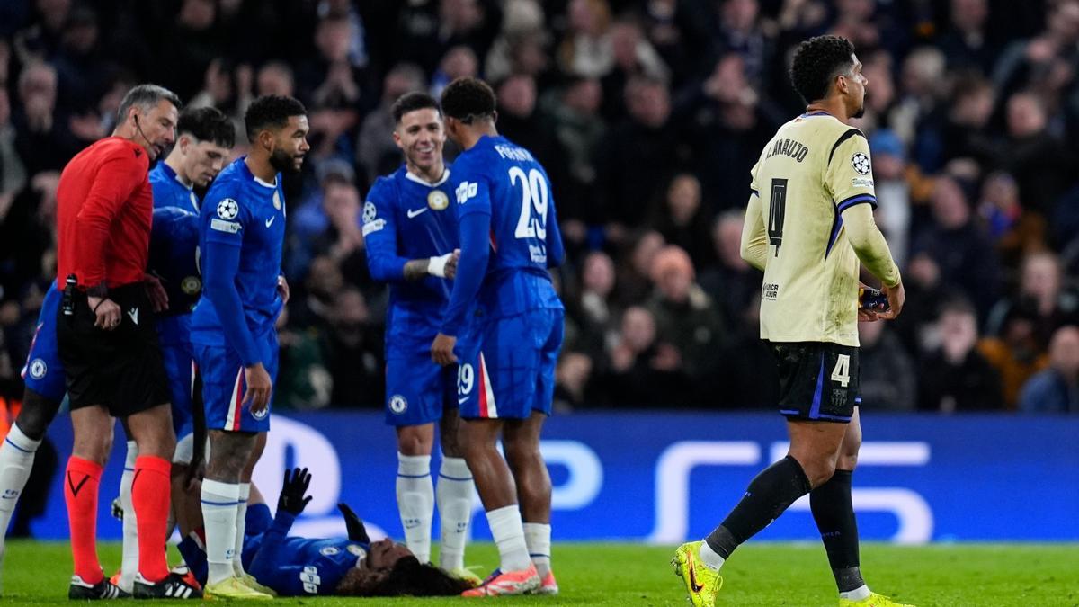 Araujo, tras ser expulsado en Stamford Bridge.