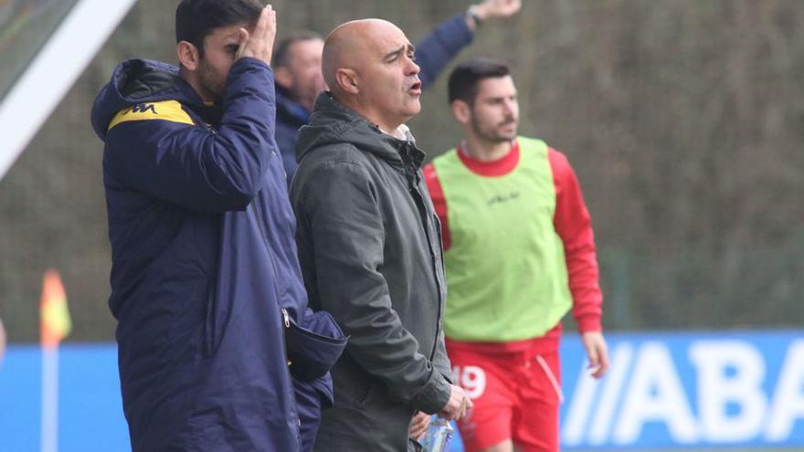 Óscar Gilsanz, durante un partido. |  // IAGO LÓPEZ