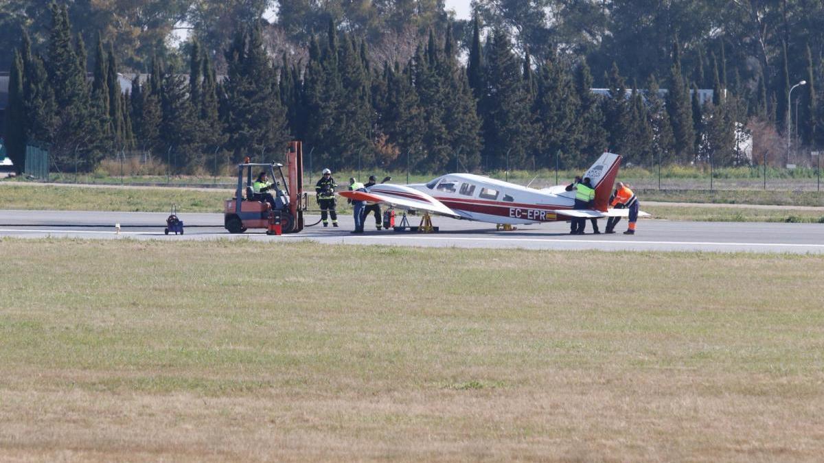 Un accidente de un bimotor obliga a cerrar el tráfico aéreo en el aeropuerto de Córdoba