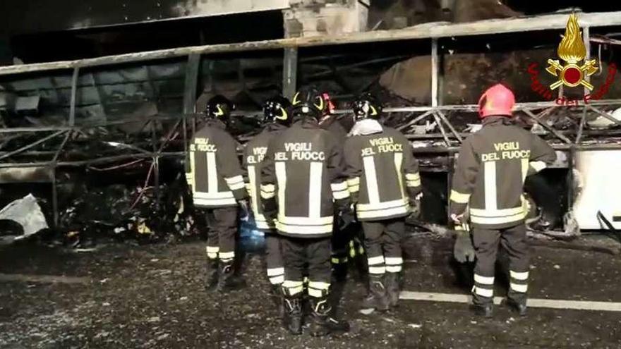 Dieciséis fallecidos, la mayoría estudiantes, en un accidente de autobús cerca de Verona