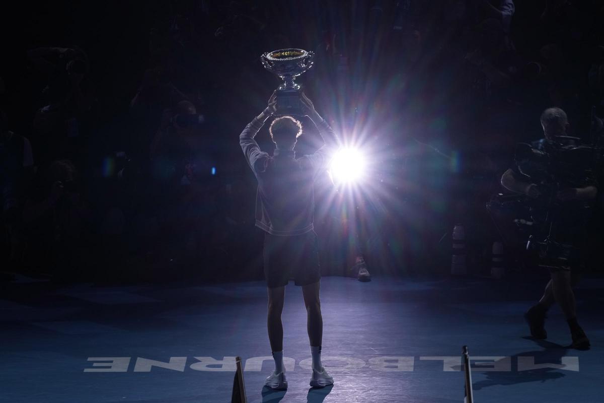 Jannik Sinner derrotar a Daniil Medvedev en la final del Abierto de Australia