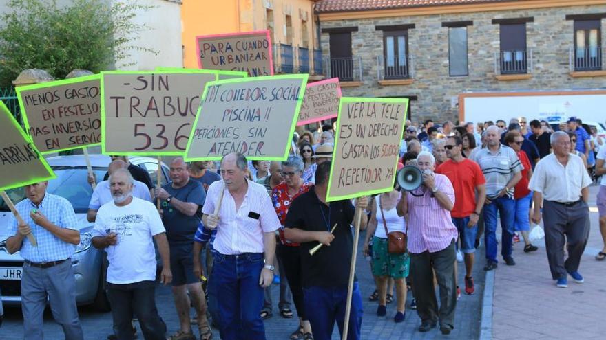 Concentración de vecinos en Tábara