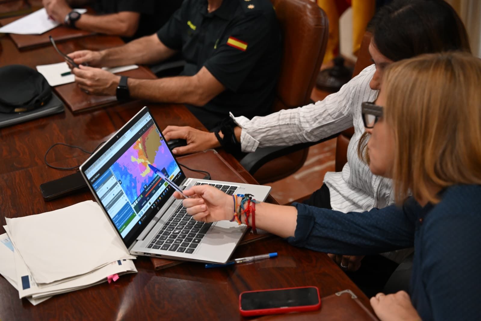 Reunión en la Subdelegación del Gobierno en Alicante para seguir la evolución de la alerta roja por lluvias