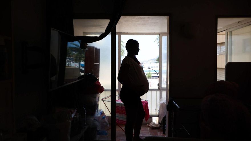 Maltratada y a punto de parir en Ibiza: «Trepó borracho por el balcón y me tocó acostarme con él»