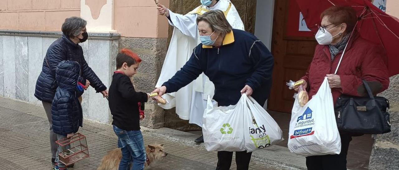 Bendición de animales en Estivella con motivo de Sant Antoni | LEVANTE-EMV