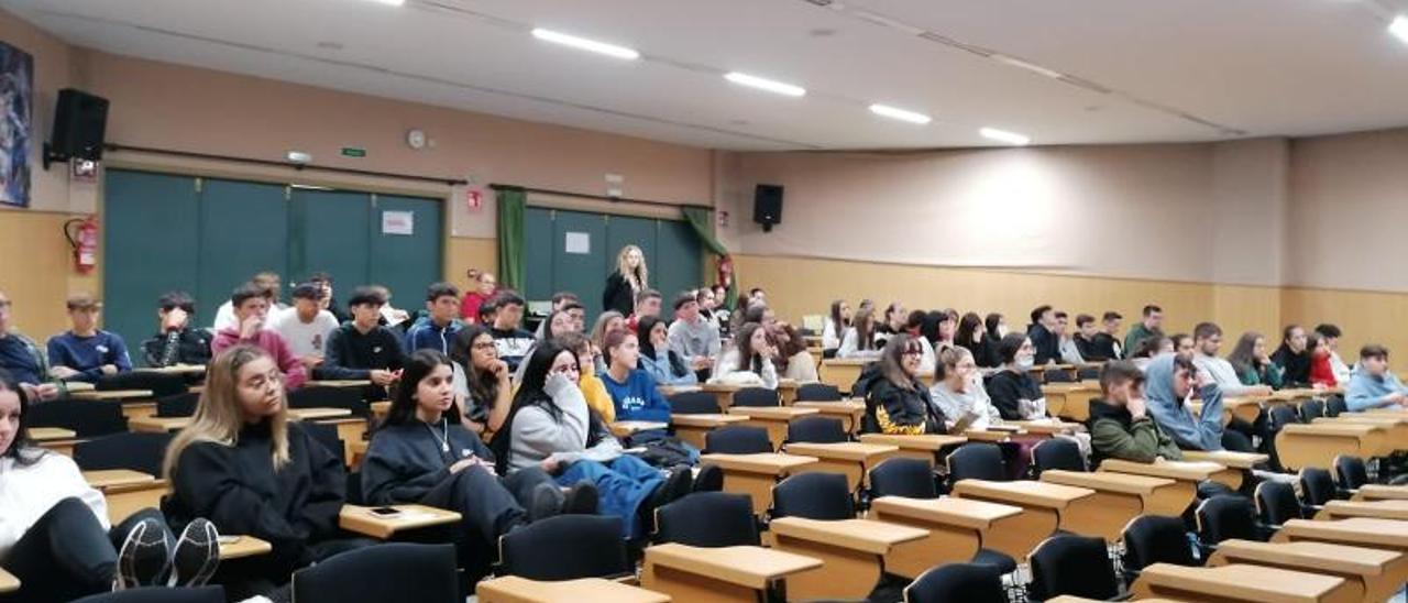 Los jóvenes asistentes a la charla.   | FDV