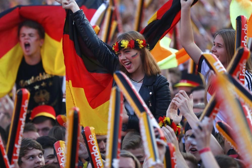 Las aficiones calientan el Alemania-Francia