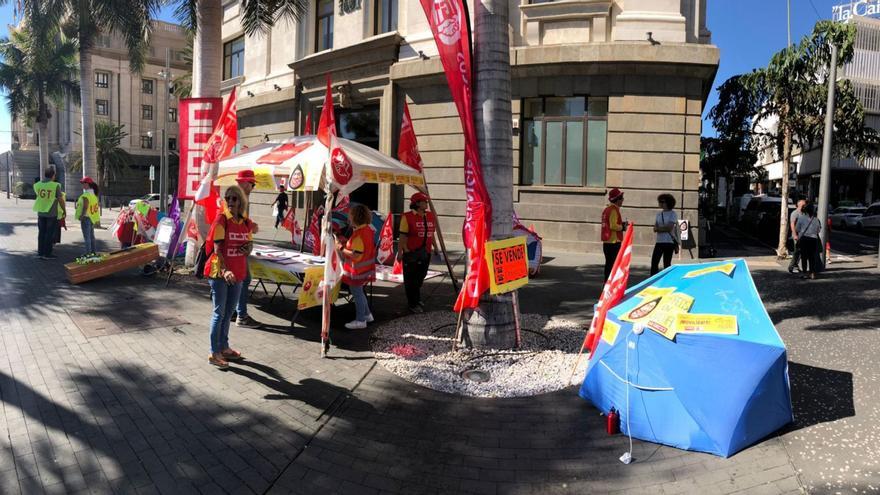 Acampada para salvar Correos en Tenerife