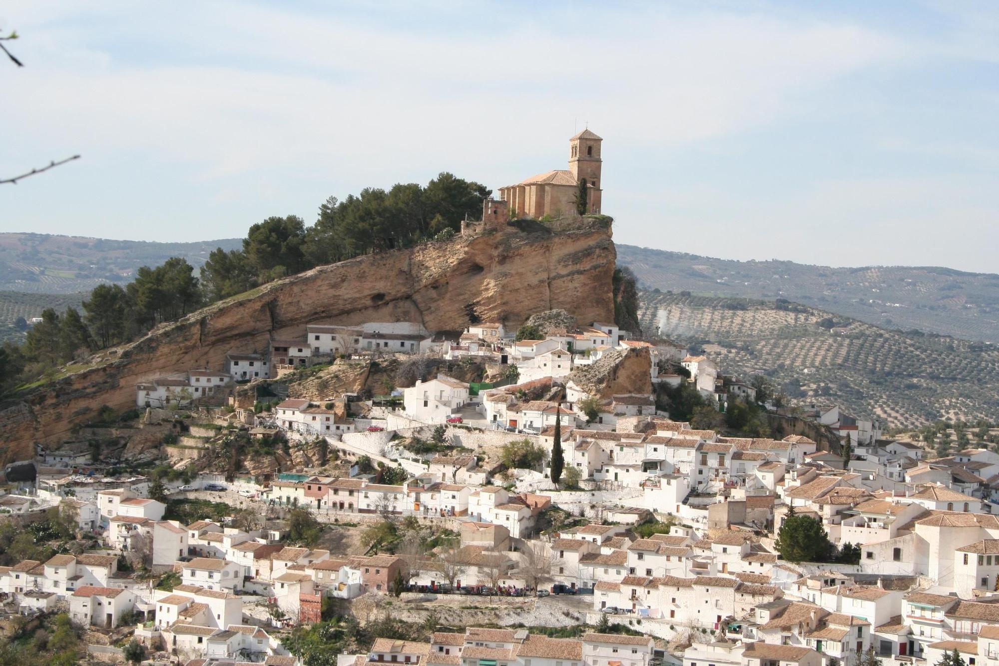 Montefrío bajo la protección de su fortaleza