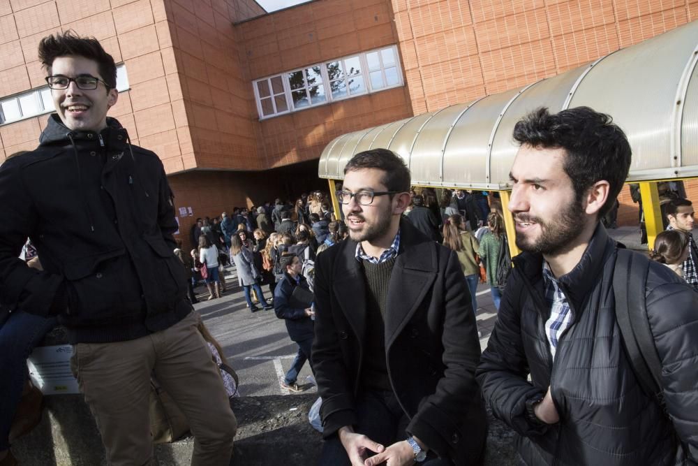 Examen del MIR en Oviedo.