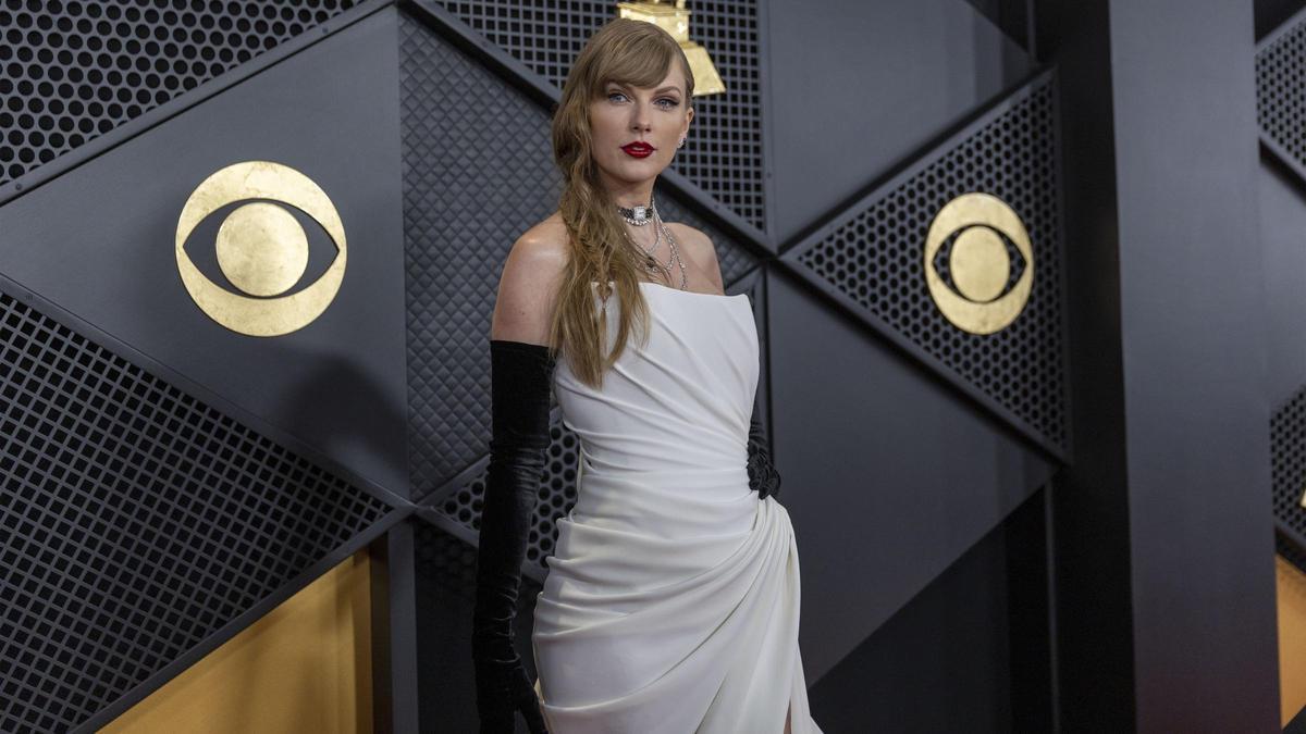 Taylor Swift, en la alfombra roja de los Grammy 2024