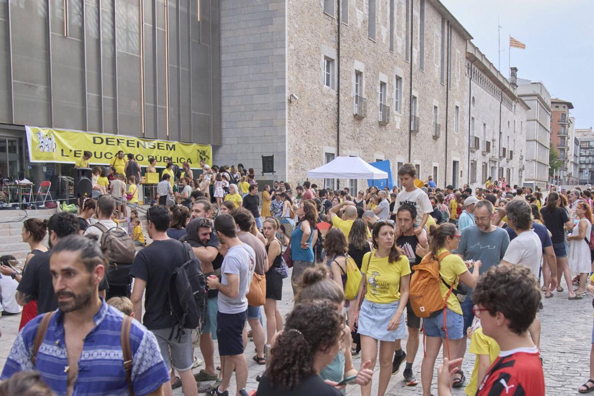 Més de 300 docents fan «les últimes colònies» a Girona contra el preacord d’Educació